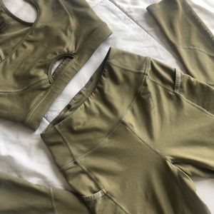 GymShark Sports Bra and Highwaisted Leggings Set